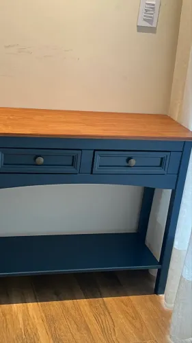 Aparador clássico. 90cm L, 0,35 cm P, cor azul marinho.