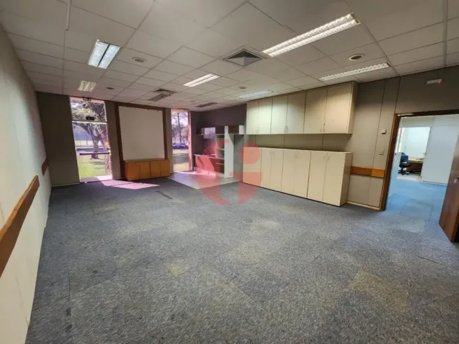 Escritório para locação no condomínio CEV (Centro Empresarial do Vale) com 2 banheiros e 4