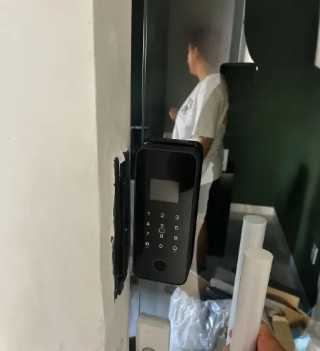 Fechadura eletronica com biometria para porta de vidro