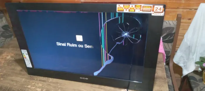 Tv para concerto ou retirada de peças