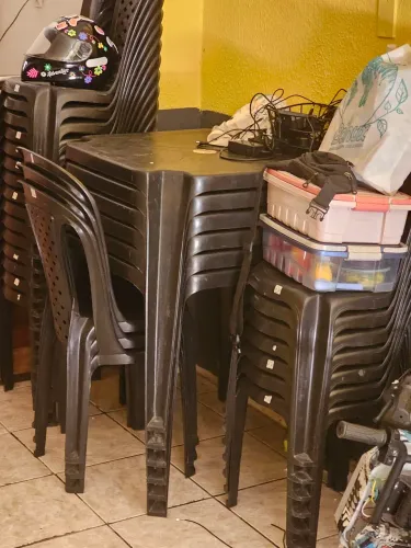 Conjuto de mesa e cadeira preta