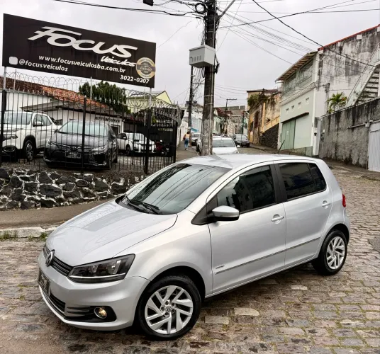 Volkswagen Fox Trendline 1.0 Flex 8V 5P 2015