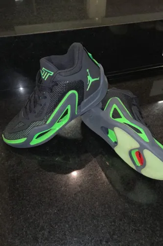 tênis jordan tatum 1 preto e verde 42