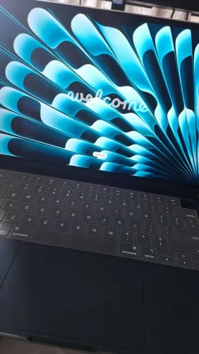 Macbook Air M4 256 SSD 16GB RAM 13.6"