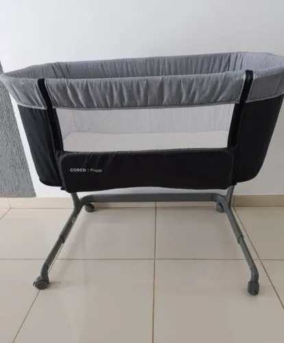 Berço Portátil acoplado, usado muito bem cuidado, sem detalhes.