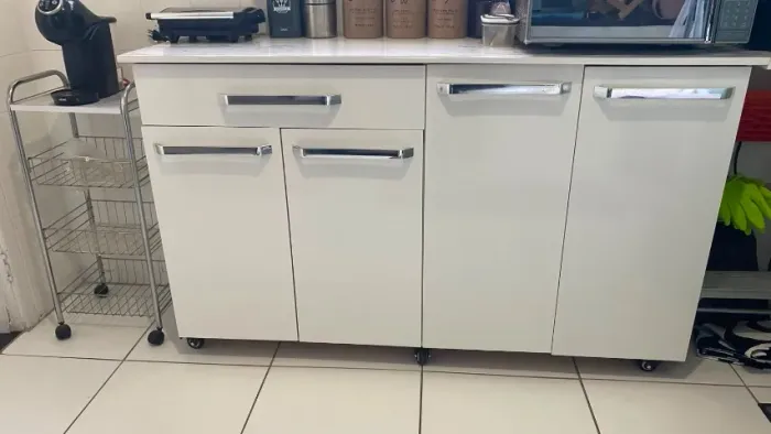 Armário Multiuso Branco com Rodinhas + Fruteira de Brinde - Bom Estado