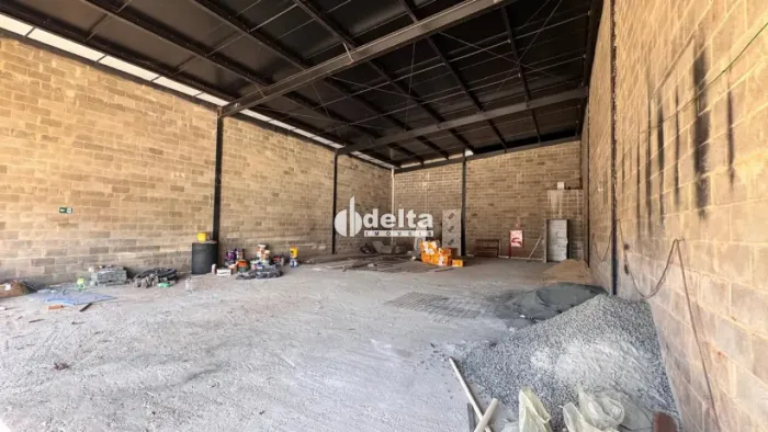 Loja disponível para locação no bairro Tubalina em Uberlândia-MG.