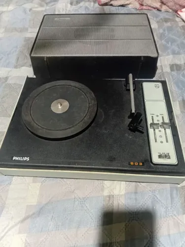 Vendo esta toca disco no estado ele roda o prato mas esta sem a agulha naobsei se funciona