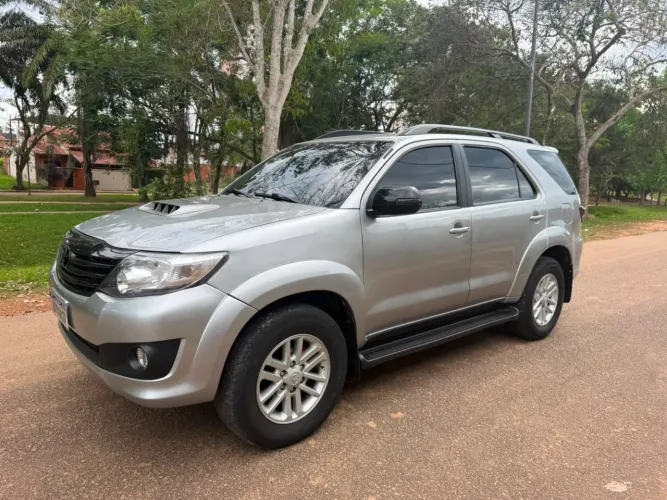Toyota Hilux SW4 SRV D4-d 4X4 3.0 TDI Dies. AUT 2011