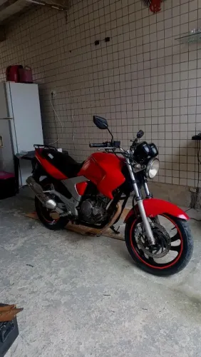 Vendo Fazer 250 2008, em dia!<br>No meu nome, só transferir..<br><br>Aceito proposta: moto CB 300
