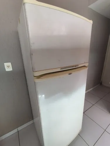 Vende-se geladeira 