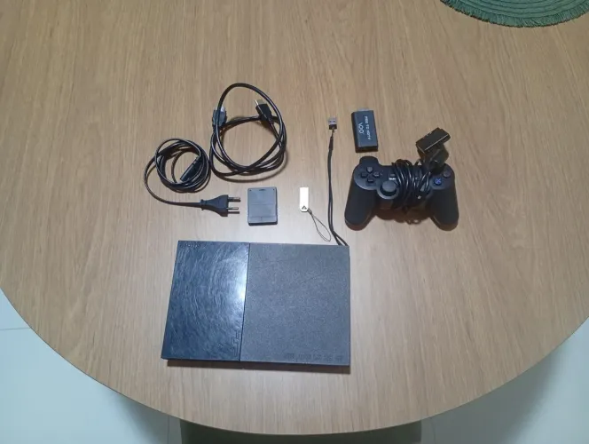 PS2 slim completo e boas condições já com vários jogos 