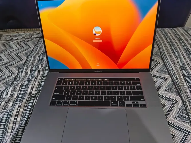 Macbook Pro 2019 / i9 / 32GB RAM / 512GB / 16 Pol