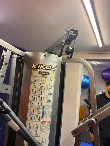 Estação de musculação kikos
