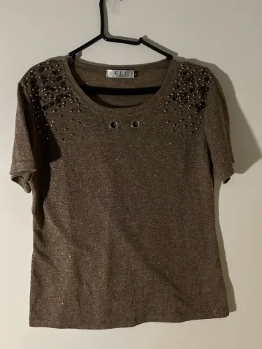 blusa marrom com pedraria