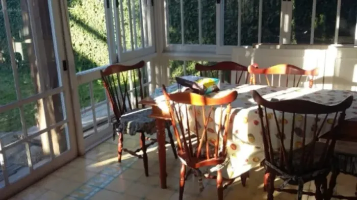 Mesa de jantar madeira de lei