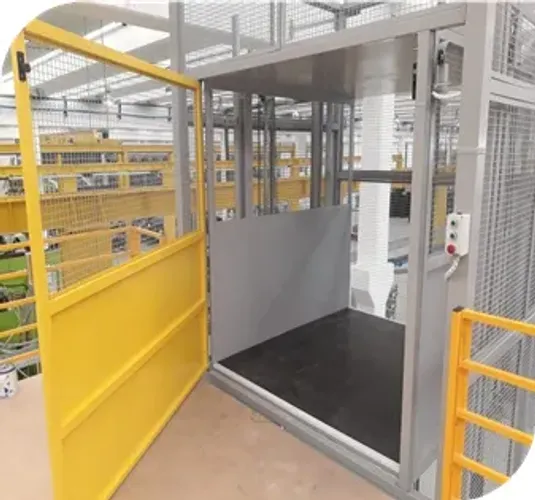 Elevador Monta Carga Industrial e Comercial - Alto Elevadores (Instalado)