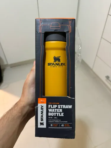GARRAFA TÉRMICA FLIP STRAW STANLEY SAFFRON | 651ML