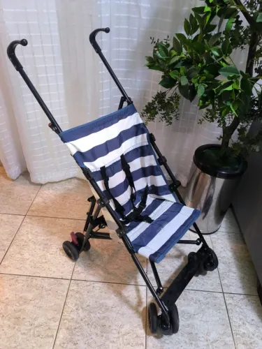 Carrinho Multikids Básico para passeio, Viagem, Shopping. Fechamento Guarda chuva