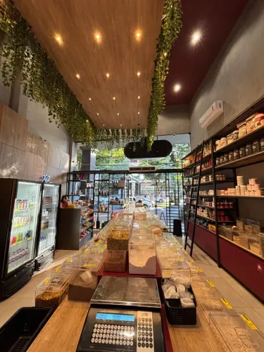 VENDE-SE LOJA DE PRODUTOS NATURAIS - PORTEIRA FECHADA
