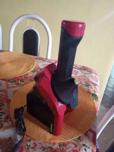 Vender , uma ótima máquina de fazer Sorvete caseiro , boa condição ?
