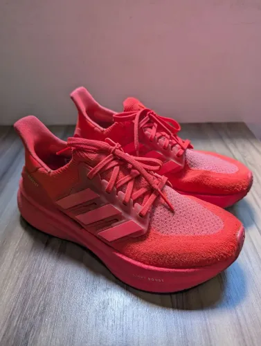 Adidas ultraboost vermelho em perfeito estado n°38