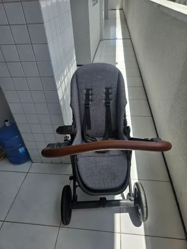 Carrinho de bebê para doação