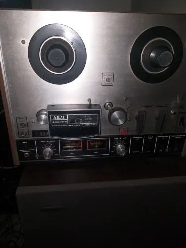 Gravador de rolo Akai 4000DS