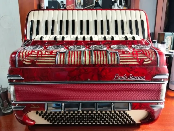 Acordeon Paolo Soprani 140 baixos