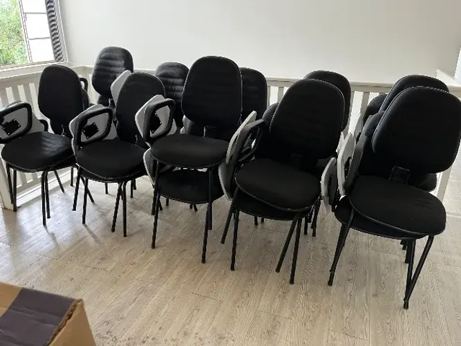 CADEIRA UNIVERSITÁRIA (Lote: 24 Cadeiras)