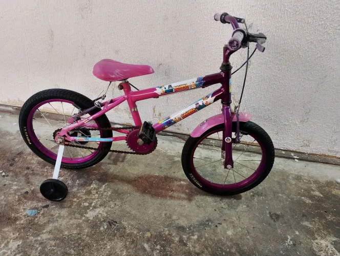 BICICLETAS ARO 16 MENINA COM RODINHA ? 250,00 PARCELO NO CARTÃO EM ATE 18 ?
