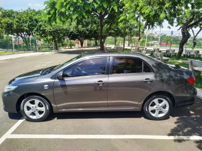 Toyota Corolla GLI 1.8 Flex 16V Mec. 2014