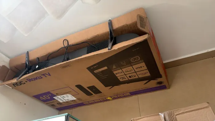 TV RoKu 40 polegadas na caixa