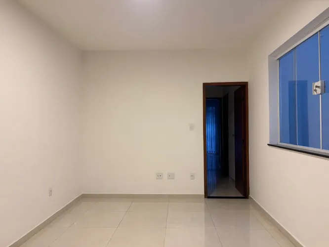 2 quartos colado no Shopping com armários e área externa para aluguel