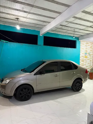 Ford Fiesta Sedan 1.0 8V Flex 4P 2009