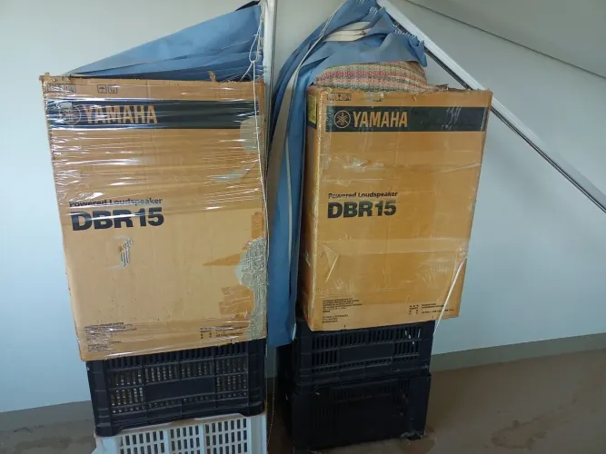 Caixa Yamaha DBR15 1000w
