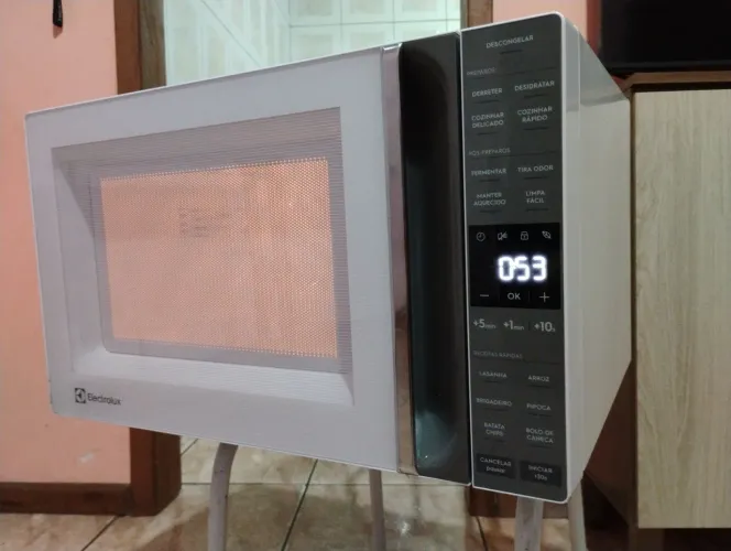 Microondas semi novo 