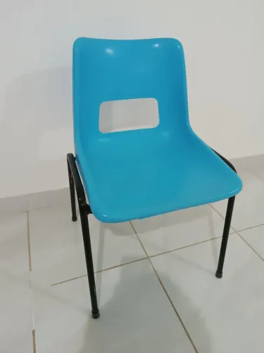 4x Cadeiras de plástico resistente