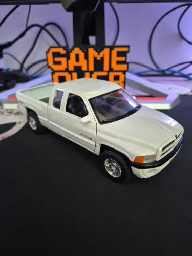 Miniatura pickup Dogde marca welly escala 1/24