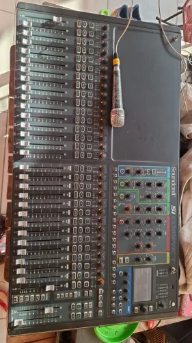 Mesa de som soundcraft si compat32