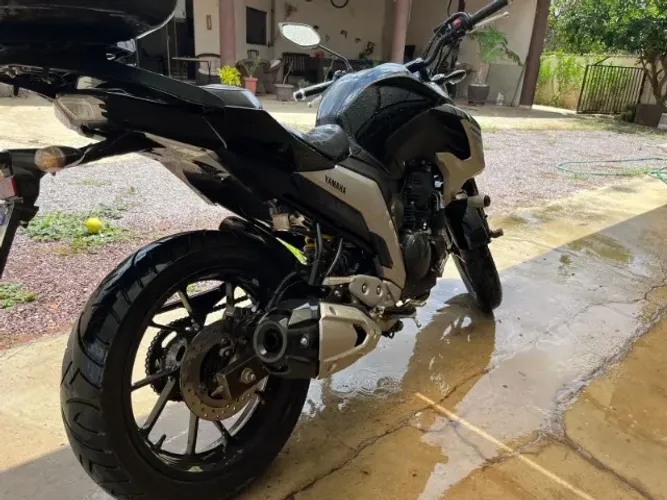 MOTO YAMAHA FAZWR 250