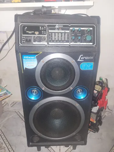 Caixa de som amplificada