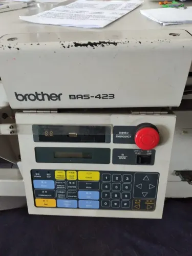 Máquina de bordado industrial 