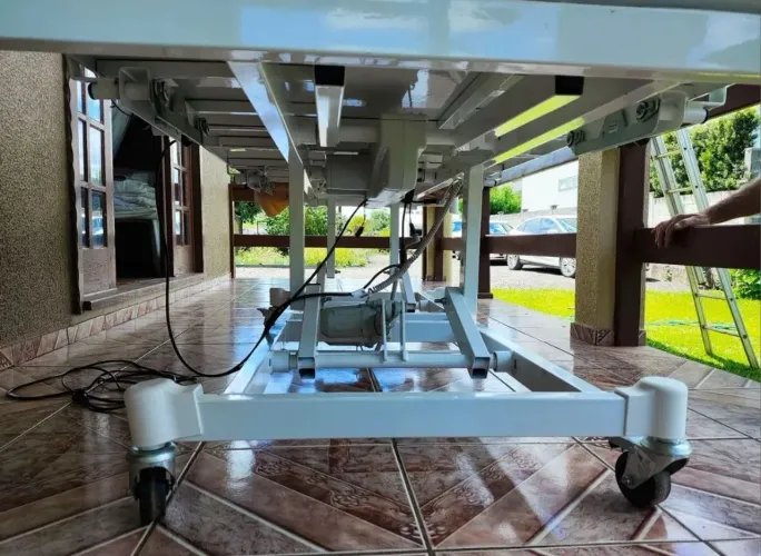 Cama hospitalar elétrica com 10 movimentos incluindo colchão D28 e colchão de pressão .