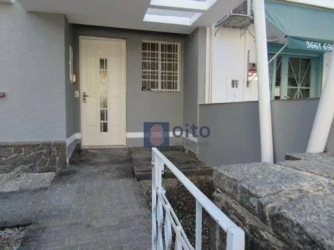 Casa comercial em Vila na Praça Vilaboim e FAAP.
