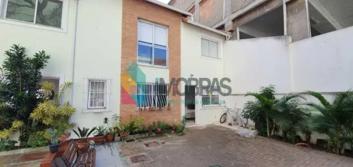 Casa de Vila : Duplex / Residencial / Glória