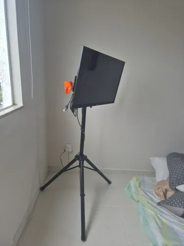 Suporte para TV em tripé marca Fixatek