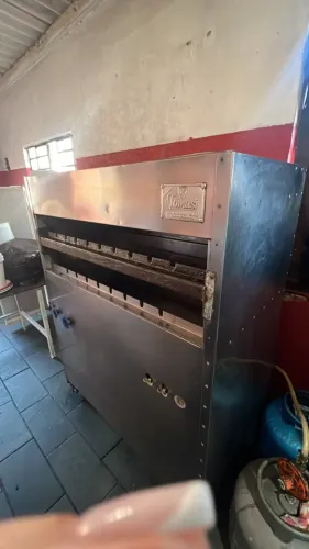 Vendo Churrasqueira Tomasi, rotativa, á gás, Linha Profissional, acabamento em aço inox