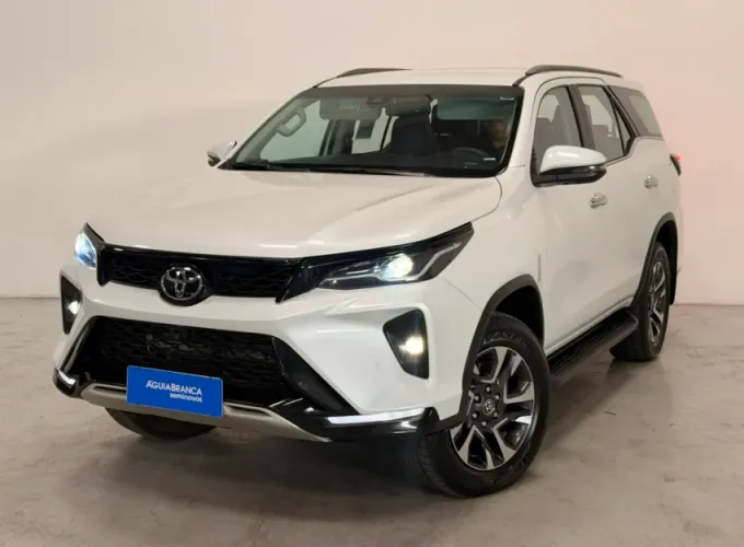 Toyota Hilux SW4 SRX Plat. 4X4 2.8 TB Die. Aut. 2025