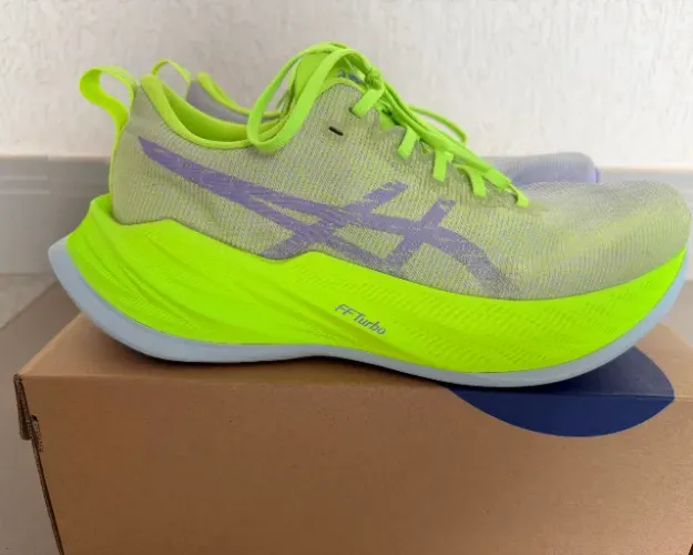 Tênis ASICS Superblast 2 - Unissex - Azul/Roxo